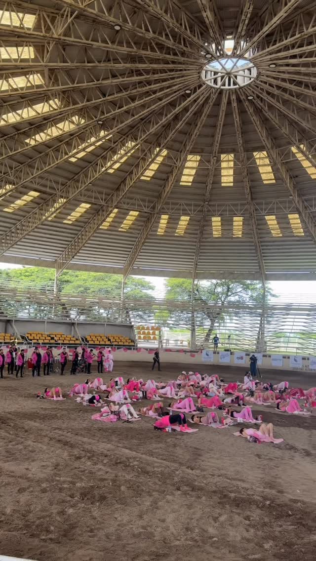 Howdy, cowgirls! 🤠💖🌸 Así vivimos esta increíble experiencia de Cowgirl Pilates, donde tuvimos el placer de participar llevando el mejor café y matcha de Puerto Vallarta. ☕️🍵✨